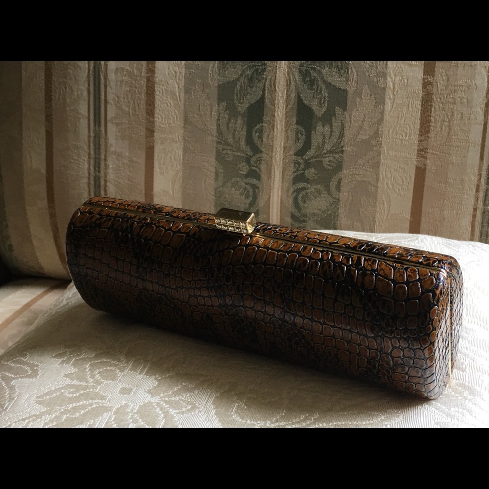 Stylish clutch
